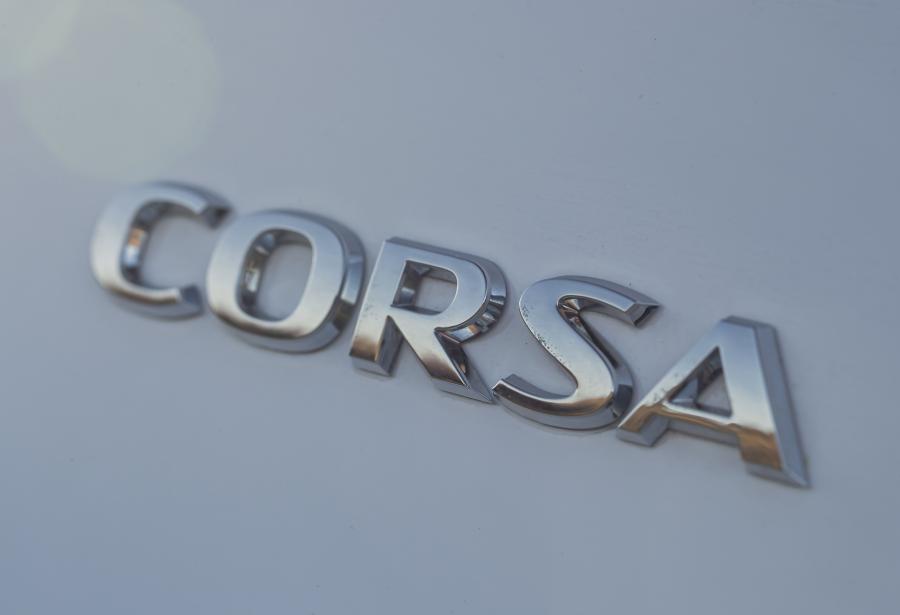 Логотип Vauxhall Corsa SRi (F) 2019 года  (фото 7 из 80)